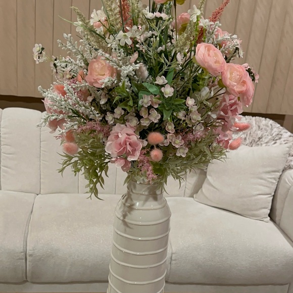 Elegant White Vase with Pink Floral Arrangement